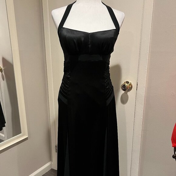 Laundry black halter top dress with ruched sides and two toned material, Size 4 - Picture 1 of 9